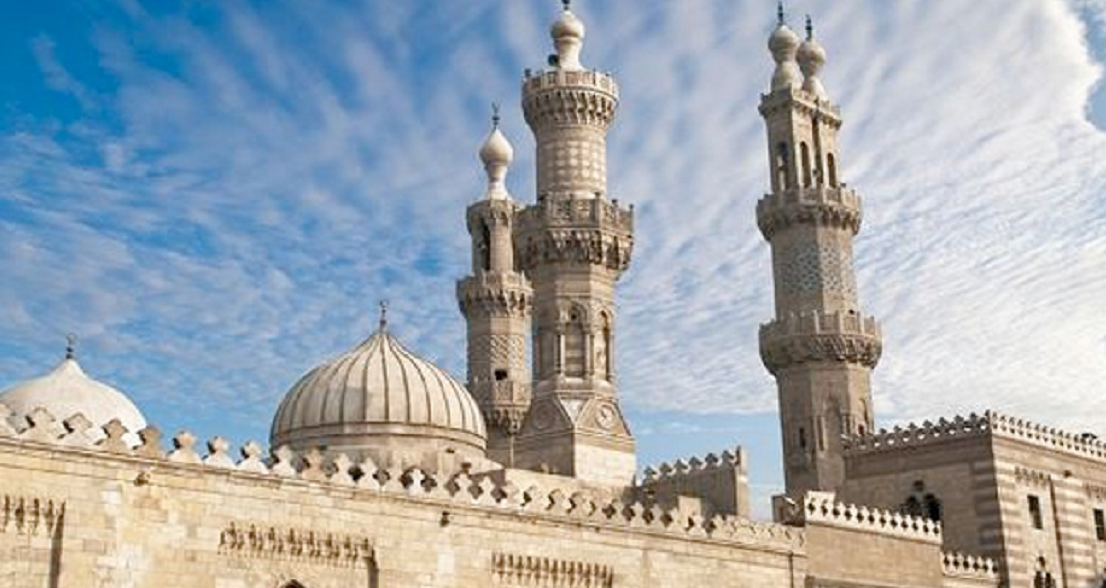 الأزهر يحرم التحرش ويؤكد: لا يجوز تبريره بملابس الفتاة
